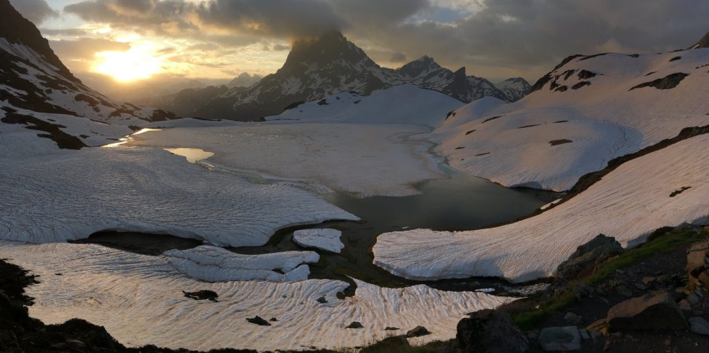 Lac d’Ayous et le Pic du Midi d’Ossau 2884m, Pyrénées Atlantiques