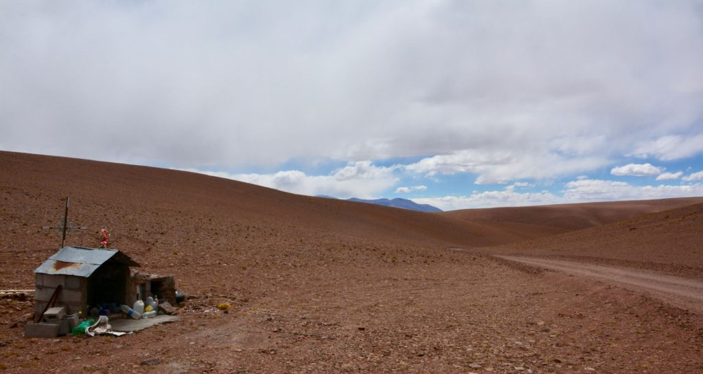Offrandes à la Pachamama, altitude 4040m, Province de Catamarca, Argentine