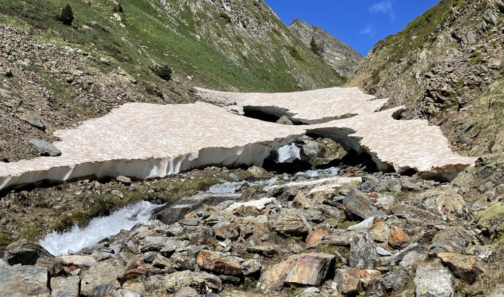 Sur le GR 10 au sud du Pic de Ger, Pyrénées Atlantiques, France