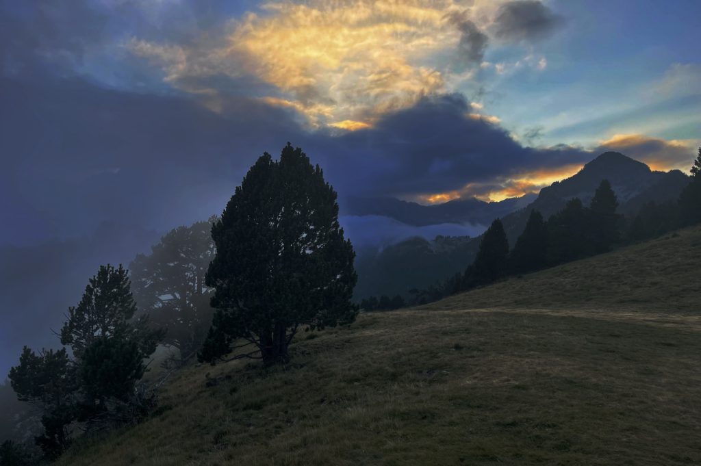 Coucher de soleil depuis le col d’Estoudou, Hautes Pyrénées, France